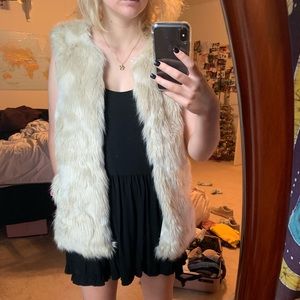Fur vest with pockets